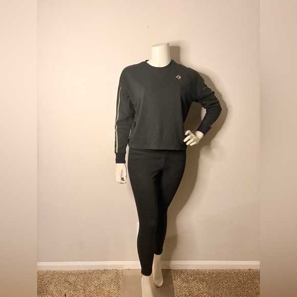 Converse Black Crewneck Sweater with Iconic Logo - Picture 8 of 10